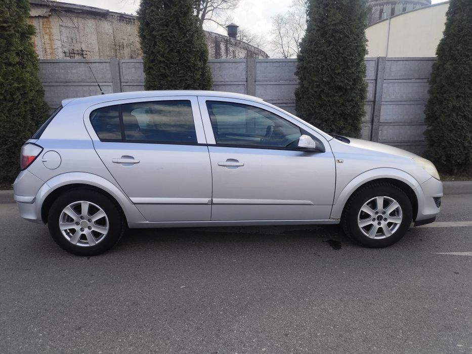 Opel Astra H model 2008 (facelift), motor 1.6 benzină, 84 kW