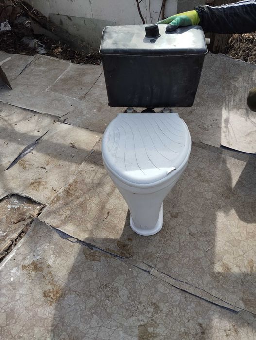 Унитаз с бачком. Б/у