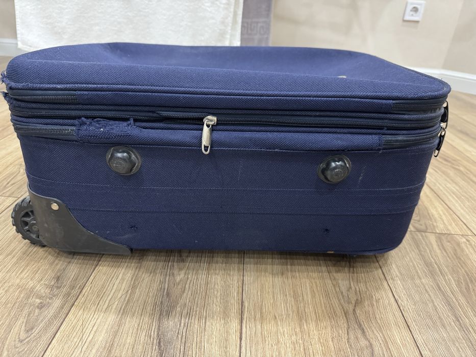 Продам чемодан маленький