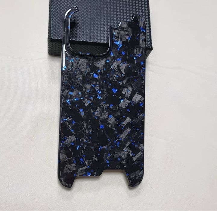 Чехол для Iphone 16 Pro Max Кованный Карбон