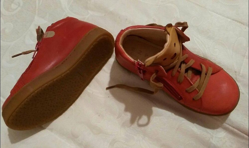 Ghetute superbe din piele (achizitionate din Italia) pentru copii