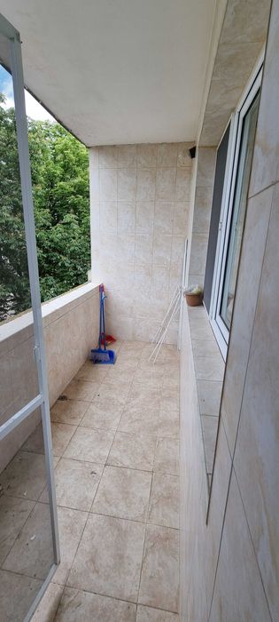 Дава се под наем Тристаен апартамент в Разград, Център - 72 кв.м за 612 € - Снимка #2