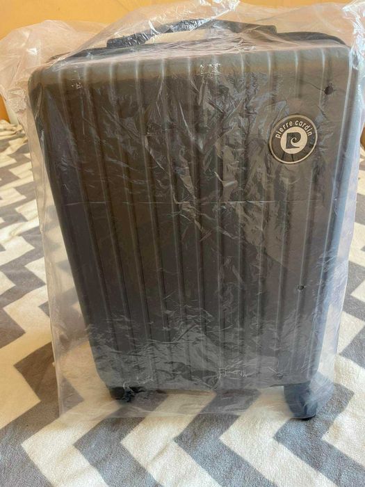 Малък Куфар Pierre Cardin, за ръчен багаж в самолет, с код, оригинален