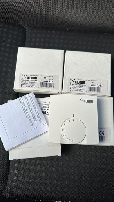Стайни термостати на REHAU