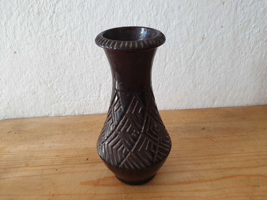 Продавам стара ретро керамична вазичка с релефи ваза керамика антика