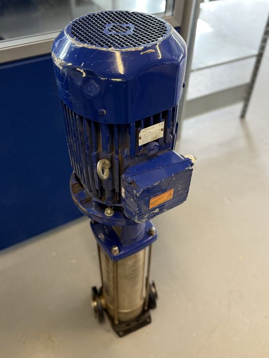 Pompa centrifuga verticala