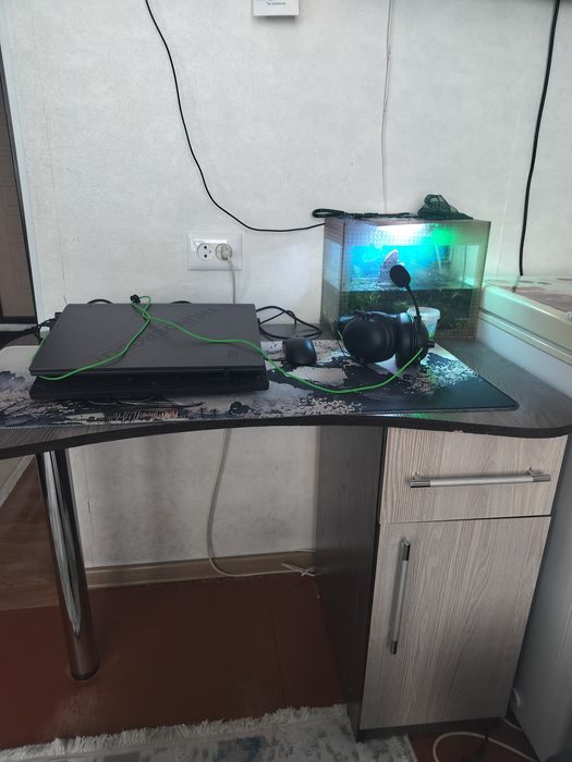 Продам компютерный стол
