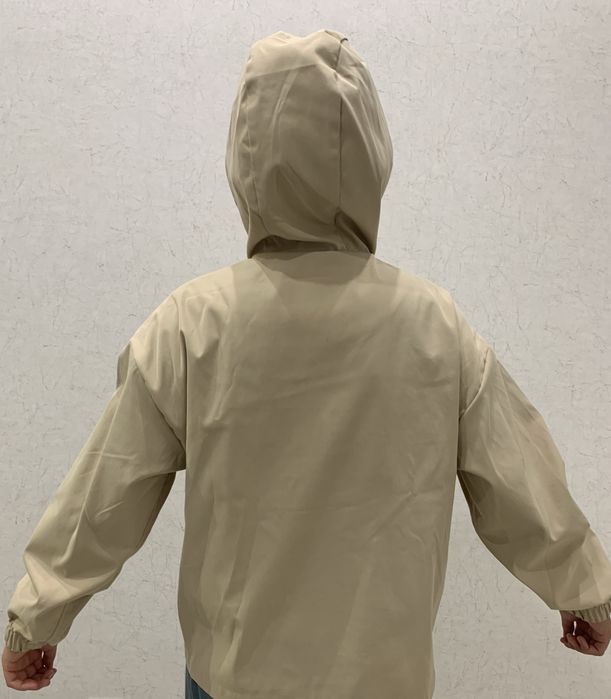 Куртка бежевая 48р (плащевка)