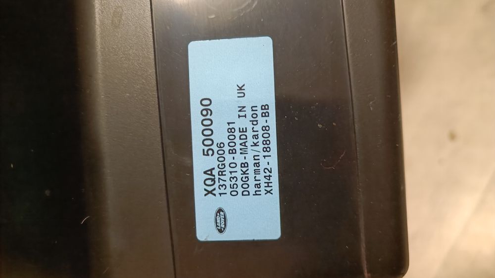 Сабвуфер на Рэнджровер