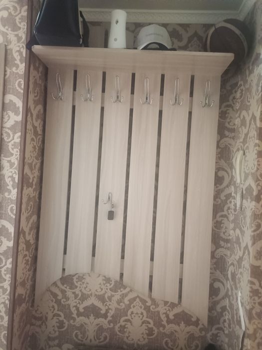 Продам вешалку и банкетку Б/У
