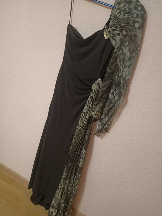 Платья и туфли вечерние