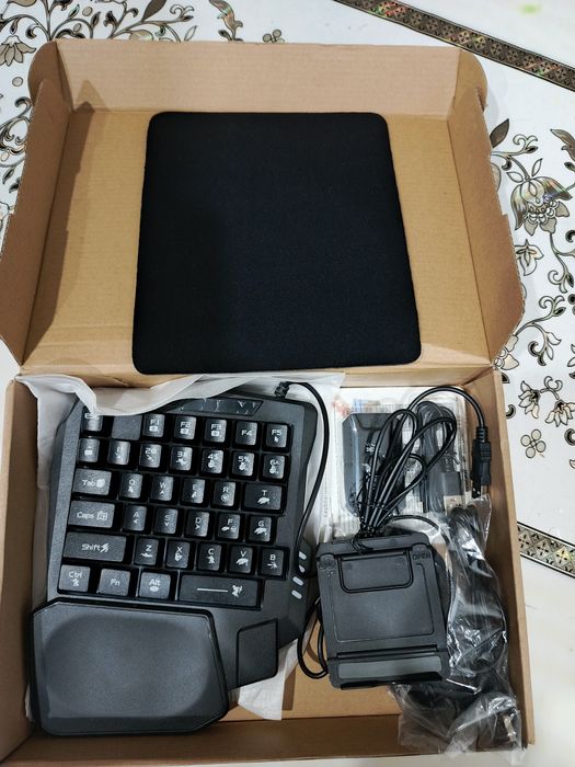 Игровой геймпад продается