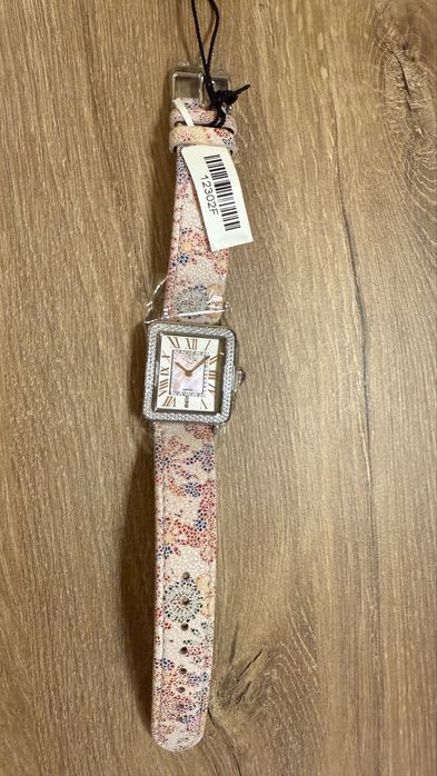 Швейцарски дамски часовник с диаманти Gevril