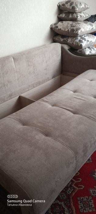 Продам диван в комплекте с подушками