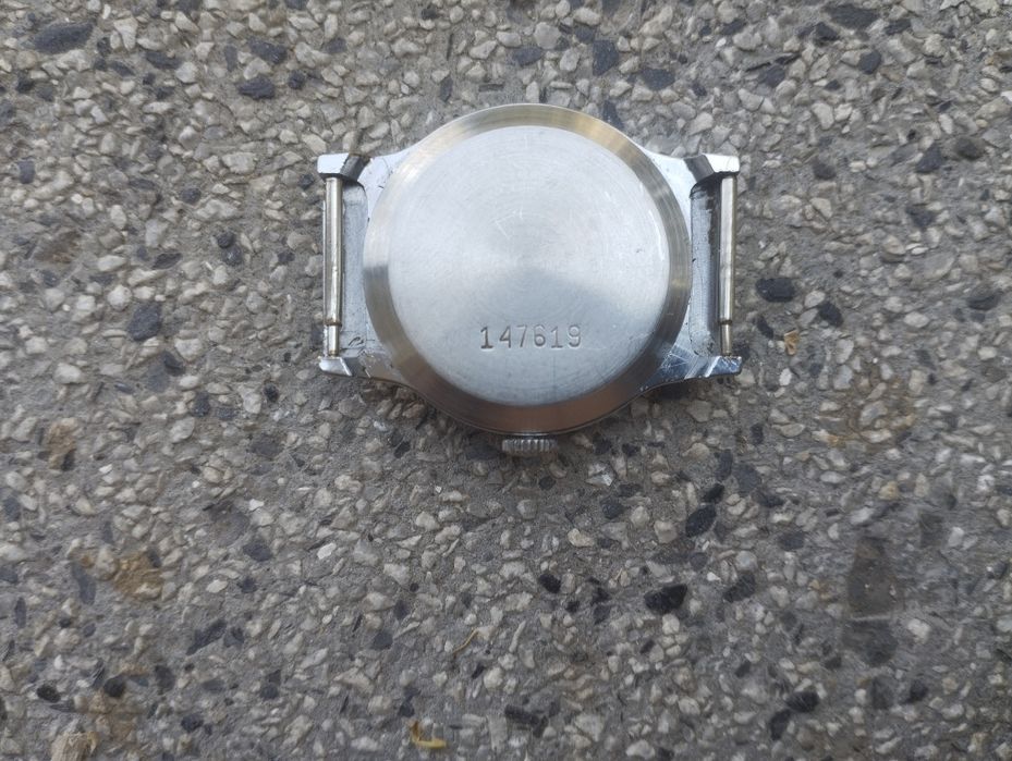 Ръчен часовник победа със зелен циферблат