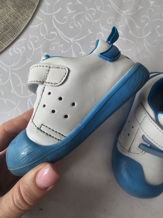 Продам детские ботиночки vicco