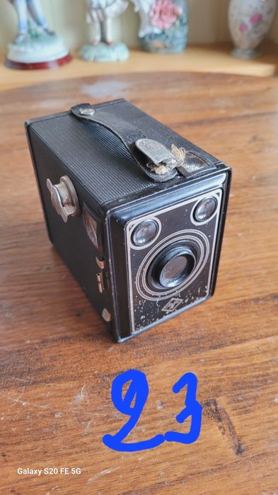 Винтидж  бебешка люлка с декоративен дизайн от ковано желязо от средат