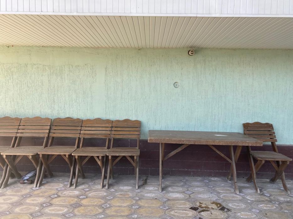 Стол и стулья для двора