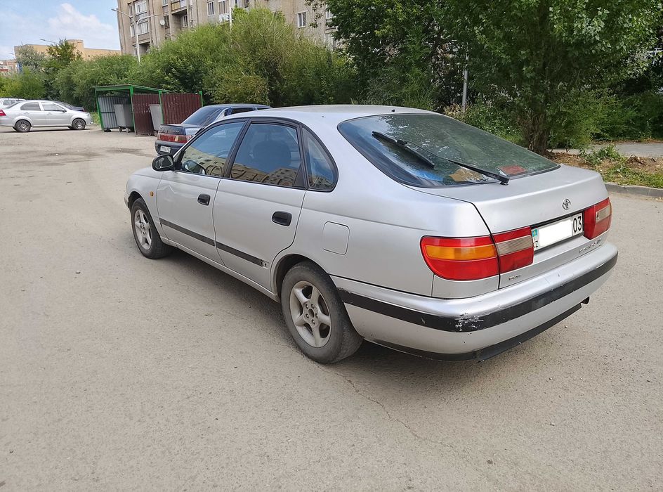 Toyota carina E 1996 г.