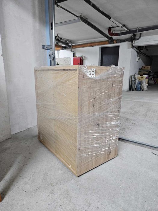 Комод с чекмеджета и врата