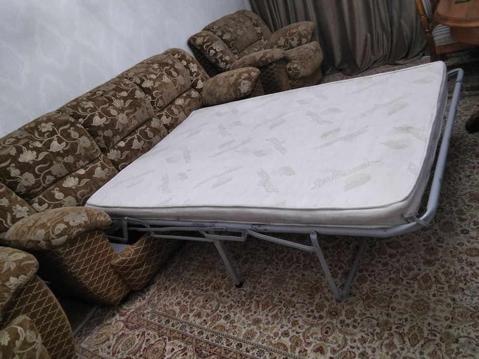 Продам диван и два кресла.