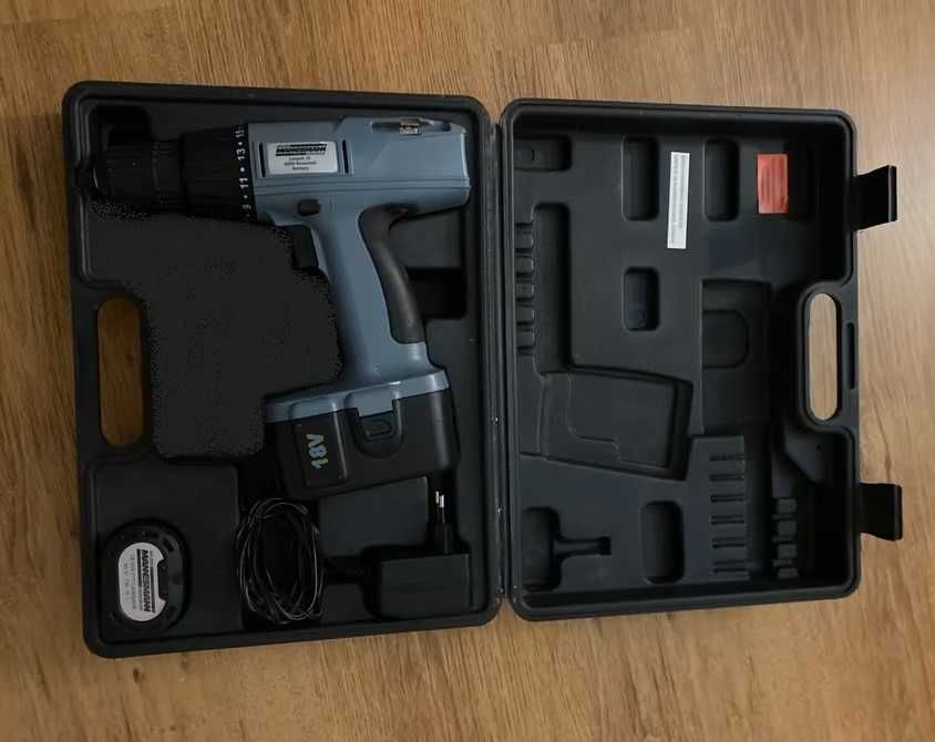 Bormasina autofiletanta cu acumulator la cutie, incarcator