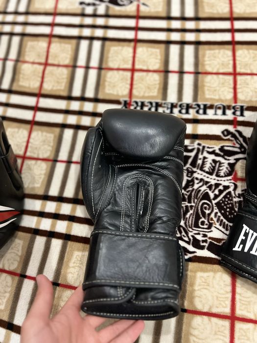 Продам перчатки Everlast