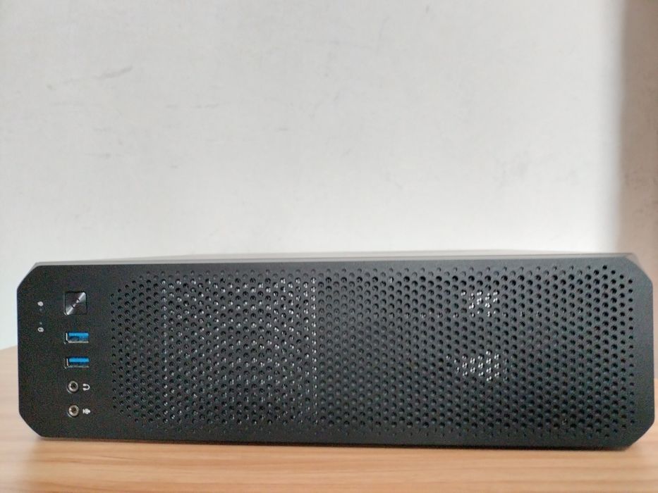 SFF корпус для ПК (mATX/ITX)