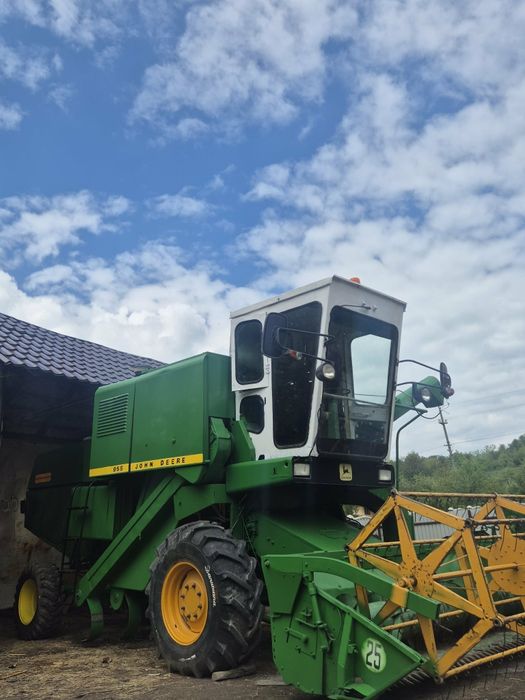 Vând combina John Deere 955