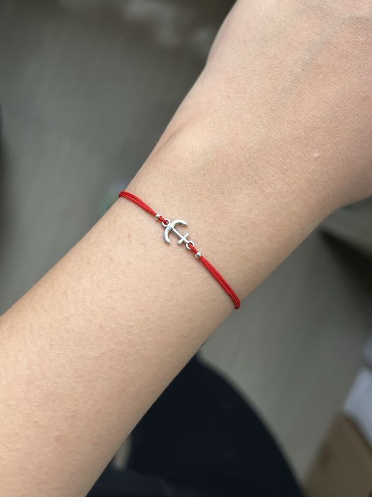 Гривни с червен конец