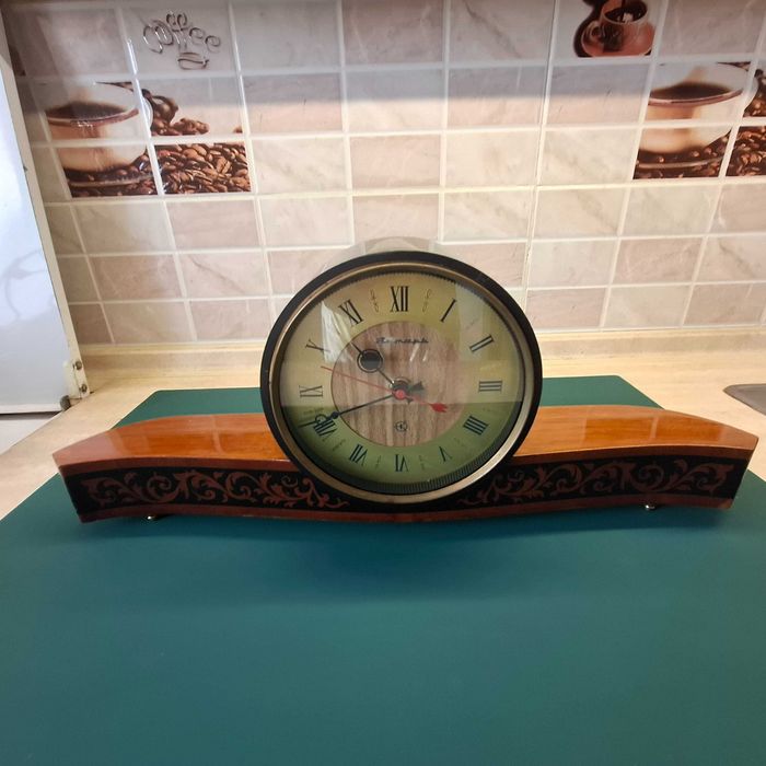 Часы настольные, каминные.