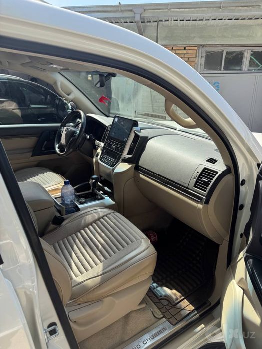 Toyota Land Cruiser 200