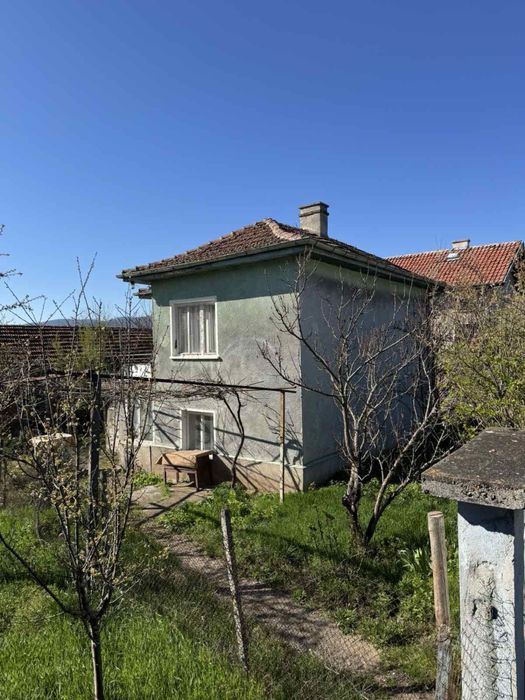 Къща в с.Лобош,област Перник