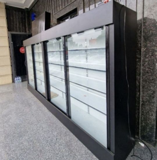 Витрина холодильник из первых рук