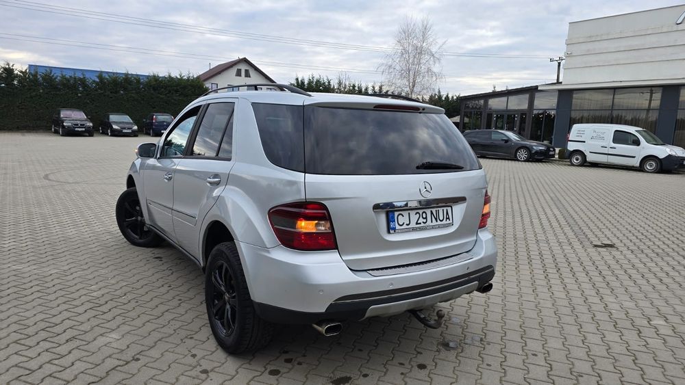 Vind mercedes ml 320 3.0 diesel 2008 în stare foarte bună