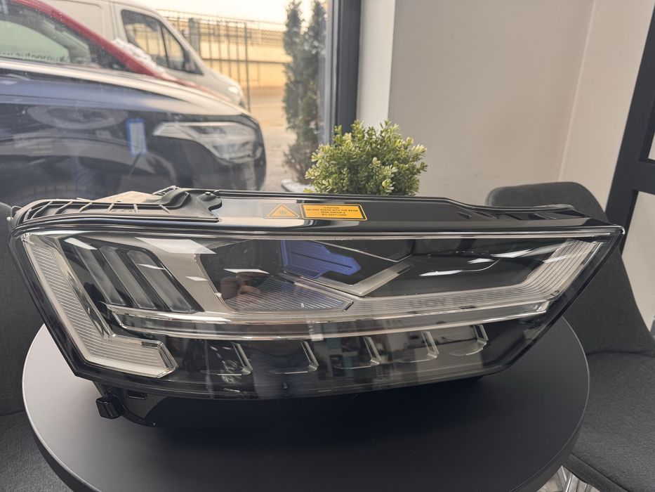Audi A8 4N десен фар