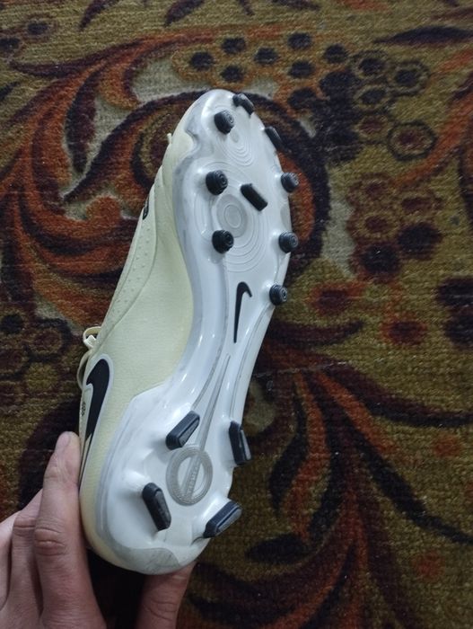 Butsa sotiladi sinab koʻrish uchun bir marotaba kiyilgan