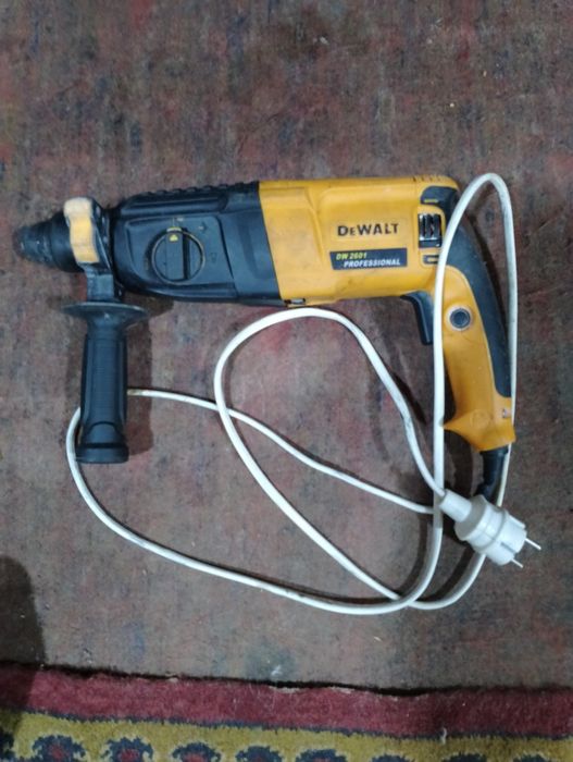 Продам перфоратор девальт