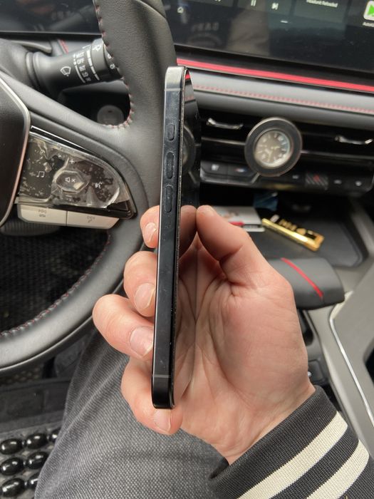 Айфон 16 про срочно продам