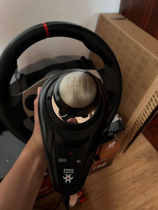 Ps 4 + volan gaming VAND SAU SCHIMB