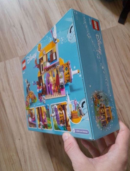 joc LEGO Disney Princess  Casuta din padure a Aurorei 43188 jucarie