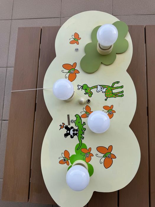 Lampa tavan pentru camera de copii