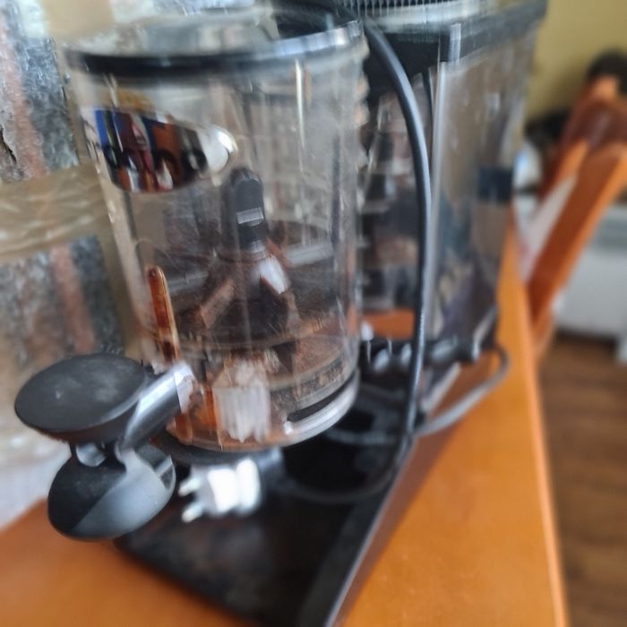 Професионална кафемелачка FRACINO