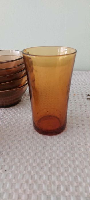 Продавам различни комплекти чаши