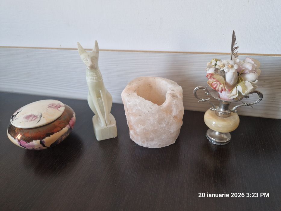 Bibelouri vechi din marmură,lucrate manual