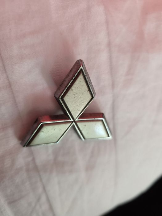 Емблема за Мицубиши