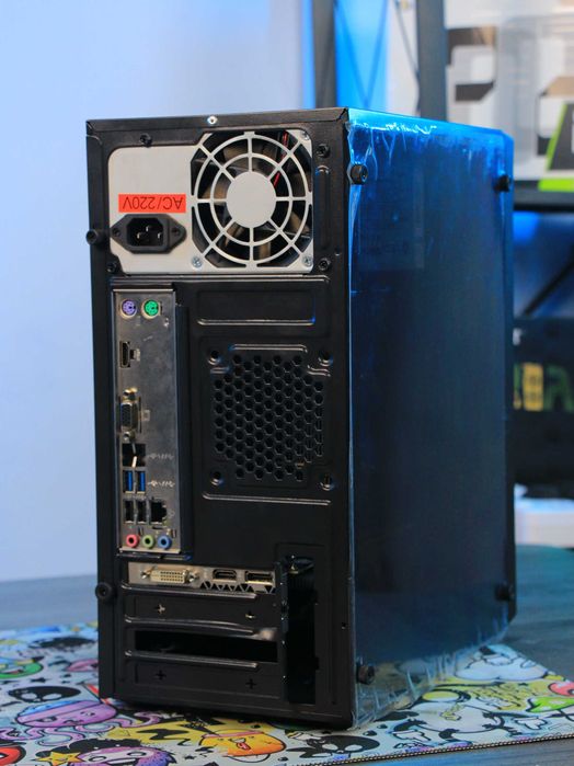 O'yinlar va o'rta mantaj uchun kompyuter to'plami