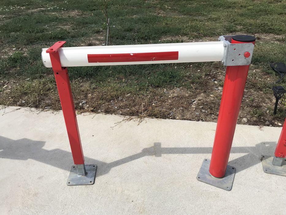 Barieră pentru căi de acces, oțel