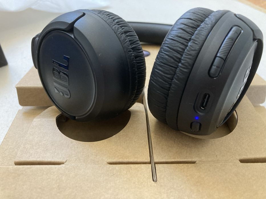 Casti wireless noi JBL Tune 530BT