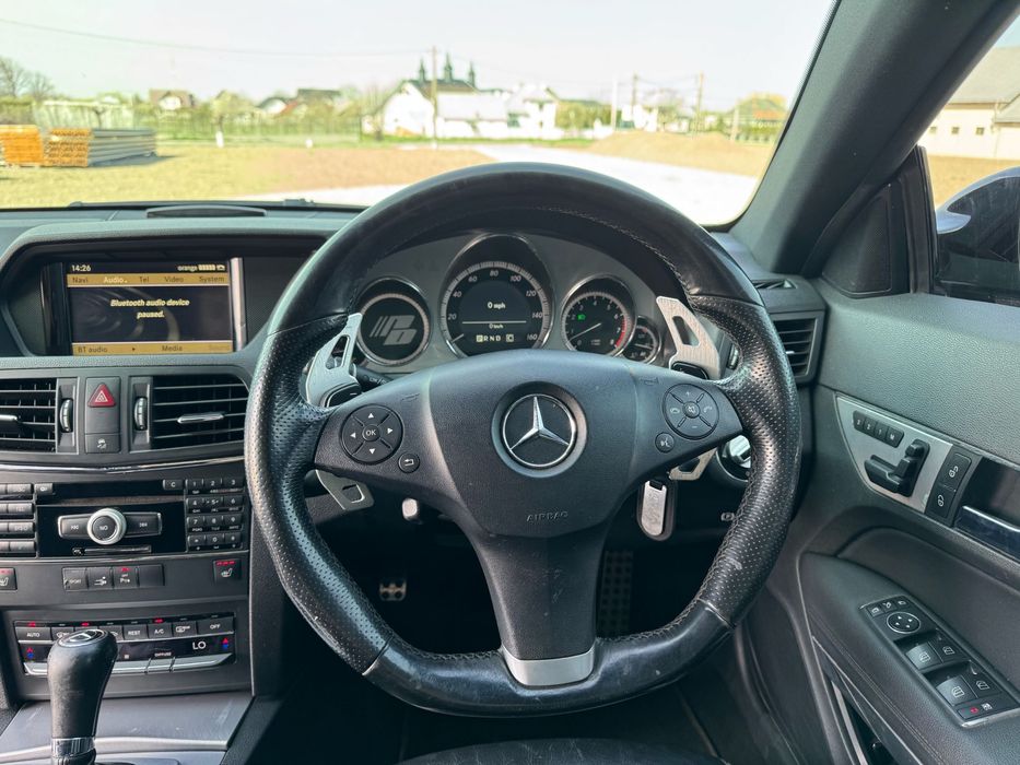 Mercedes E500  5.5 V8 425 cp